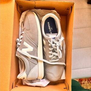 New Balance Unisex Gray Sneakers men’s 10.5 women’s 12